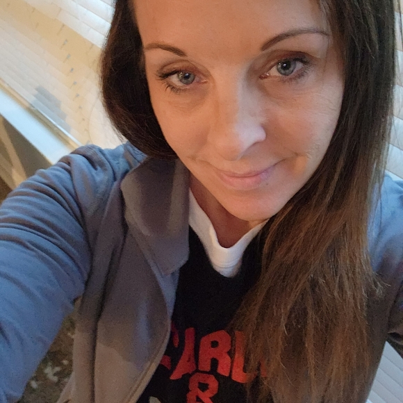 Meet your Posher, Robyn - Picture 2 of 2